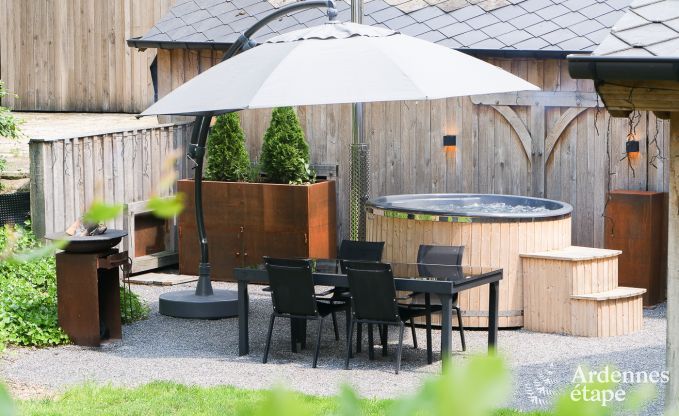 Komfortables Ferienchalet in Bastogne mit Garten und Sauna