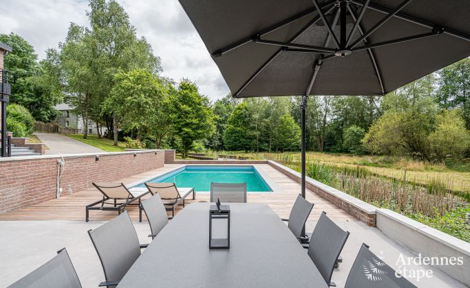 Ferienhaus mit Pool und Angelteich in Couvin, Ardennen