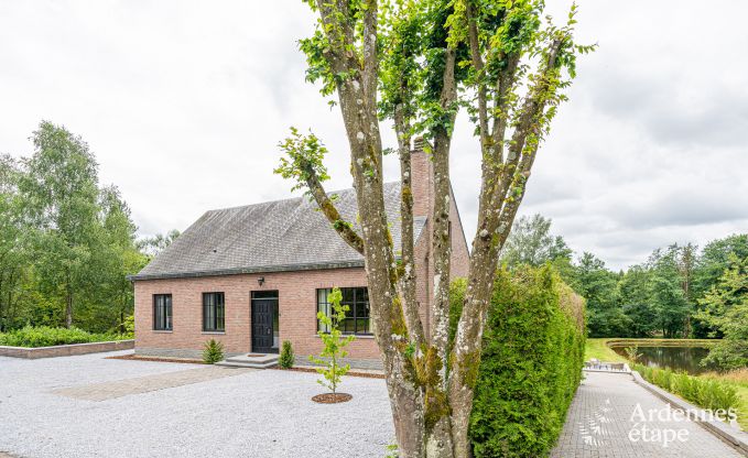 Ferienhaus mit Pool und Angelteich in Couvin, Ardennen