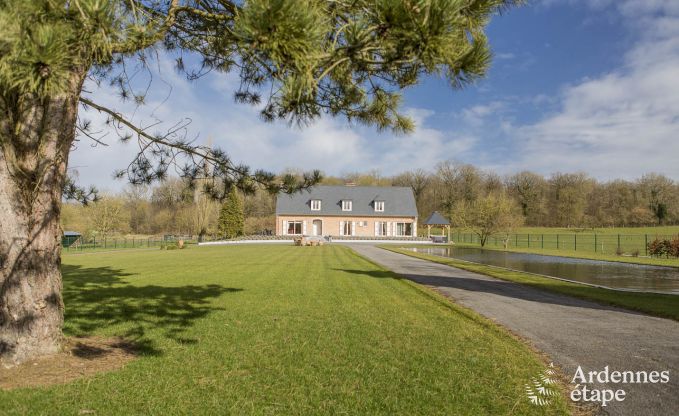 Luxusvilla fr 9 Personen in Doische: Infrarotkabine, Jacuzzi, Kassettenkamin, Teich und privater Garten