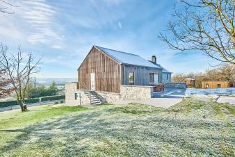 Ferienhaus in Houyet: 4 Personen, Whirlpool, Blick auf die Ardennen