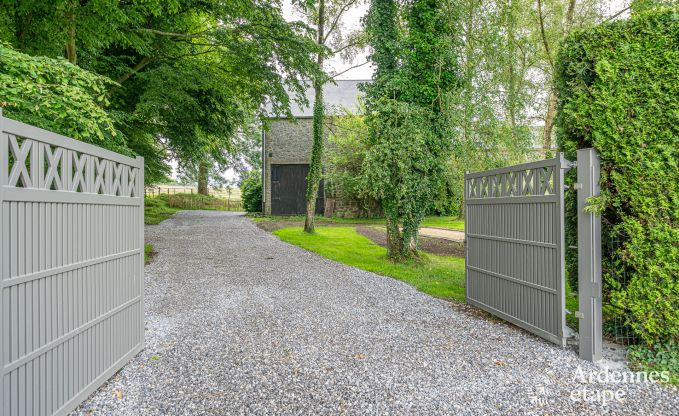 Authentisches Ferienhaus fr 15 Personen mit Pferdeboxen in Mettet, Ardennen