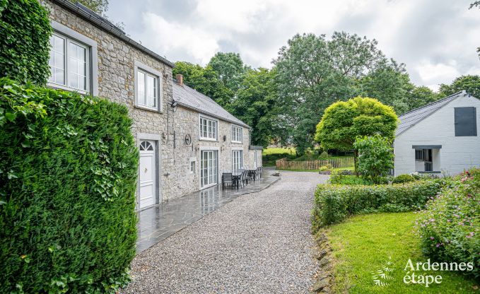 Authentisches Ferienhaus fr 15 Personen mit Pferdeboxen in Mettet, Ardennen