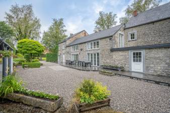 Ferienhaus fr 15 in Mettet, Ardennen - 5 Schlafzimmer, Jacuzzi, Garten