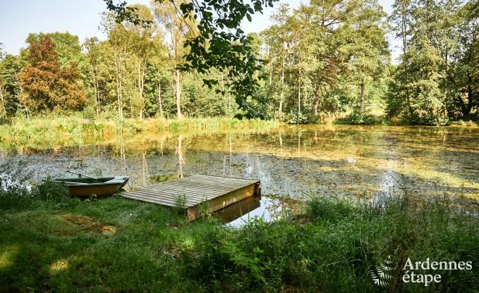 Abgelegenes Chalet am Teich in Saint-Hubert, Ardennen