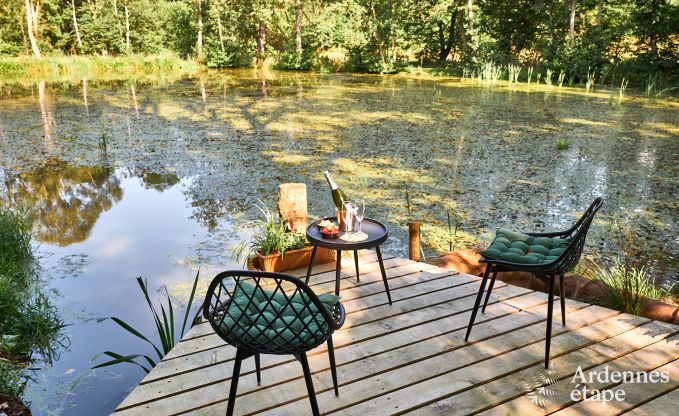 Abgelegenes Chalet am Teich in Saint-Hubert, Ardennen