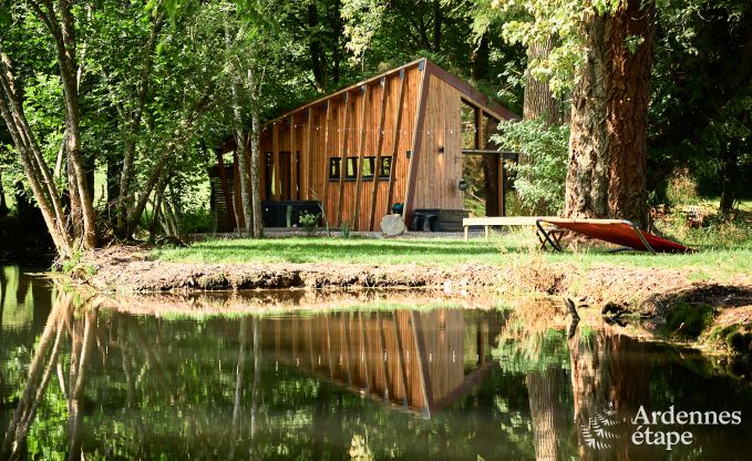 Abgelegenes Chalet am Teich in Saint-Hubert, Ardennen