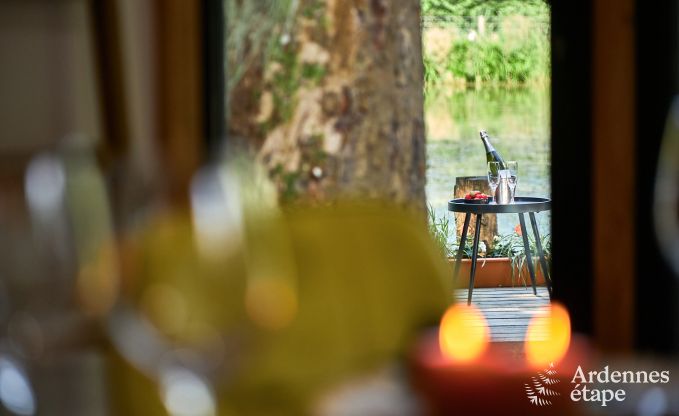 Abgelegenes Chalet am Teich in Saint-Hubert, Ardennen