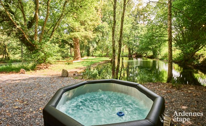 Abgelegenes Chalet am Teich in Saint-Hubert, Ardennen