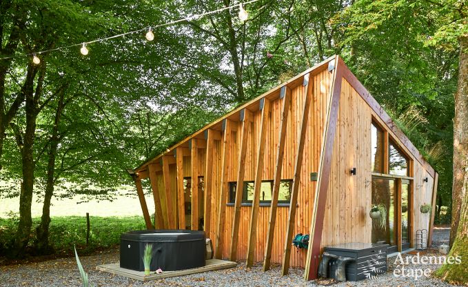 Abgelegenes Chalet am Teich in Saint-Hubert, Ardennen