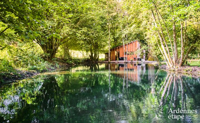 Abgelegenes Chalet am Teich in Saint-Hubert, Ardennen