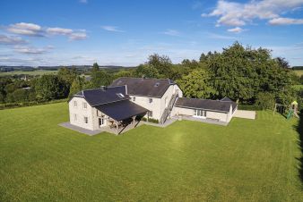 Wunderschnes Ferienhaus fr 29 Personen mit Sauna in der Nhe von Saint Hubert