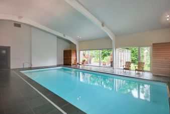 Luxurises Ferienhaus mit eigenem Wellnesscenter und Schwimmbad in Vaux-sur-Sre